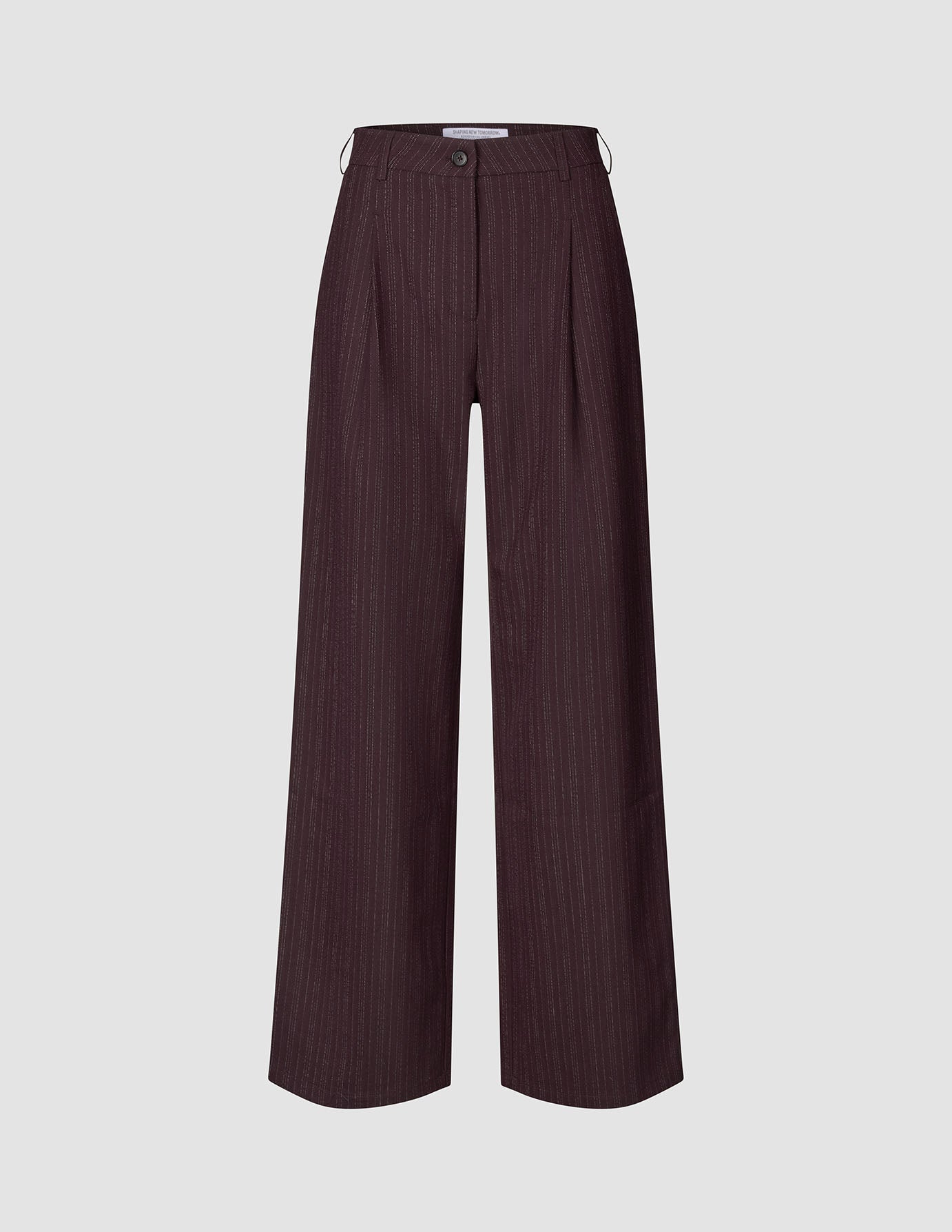 Serene-bukser for kvinner, Wide Berry Pinstripe, med vid benform, tynne vertikale striper, knappelukking og plissering.